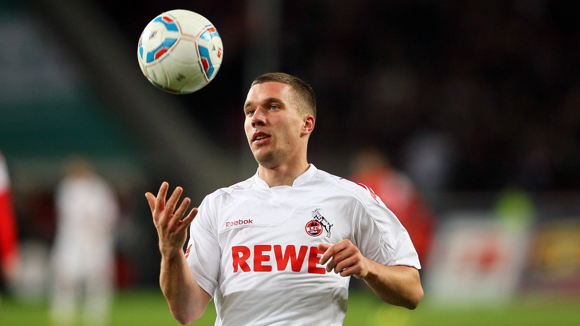 德甲火热展开！领头羊稳扎稳打，争冠悬念依旧，德甲顶级球队